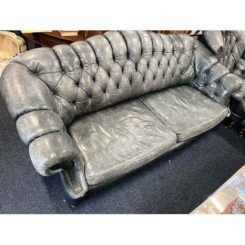 550 - Chesterfield style green leather suite comprising sofa, two armchairs, a tub chair and two footstool... 