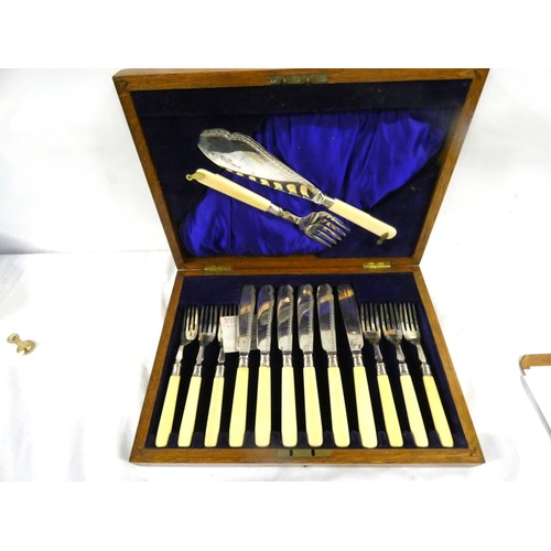 64 - Silver fish service.