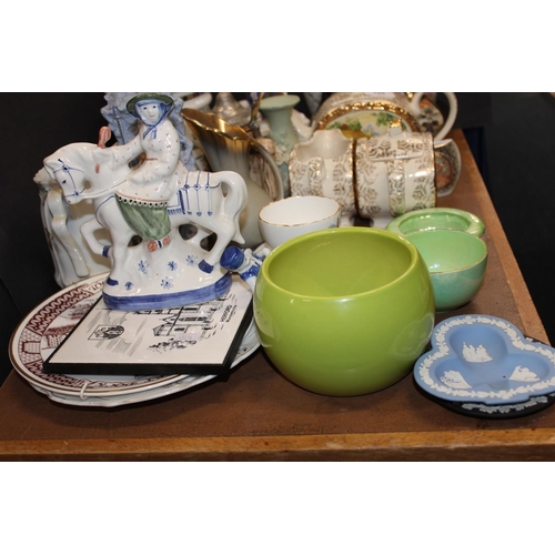 128 - Ceramics to include a pair of oriental vases and stands, a cottage ware tea service, a Wedgwood dish... 