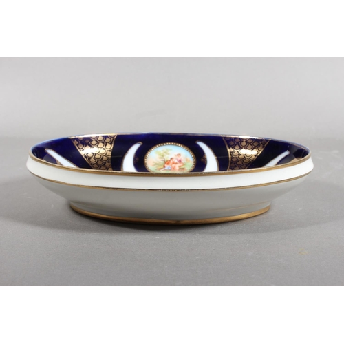 143 - Royal Vienna dish with vignettes depicting figures and flowers.