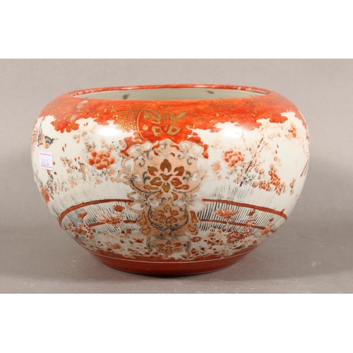 90 - Chinese Kutani vase with floral and gilt decoration.