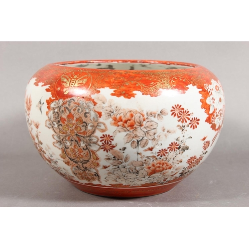 90 - Chinese Kutani vase with floral and gilt decoration.