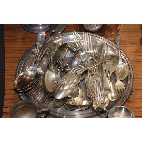 186 - Silver-plated ware to include napkin rings, a toast rack, flatware, an ice bucket, a rose bowl, etc.