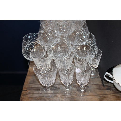 194 - Glassware to include and Edinburgh Crystal mallet shaped decanter and brandy balloons, etc.