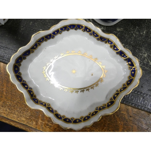 20 - New Hall teapot of small size silver shape, blue printed with 