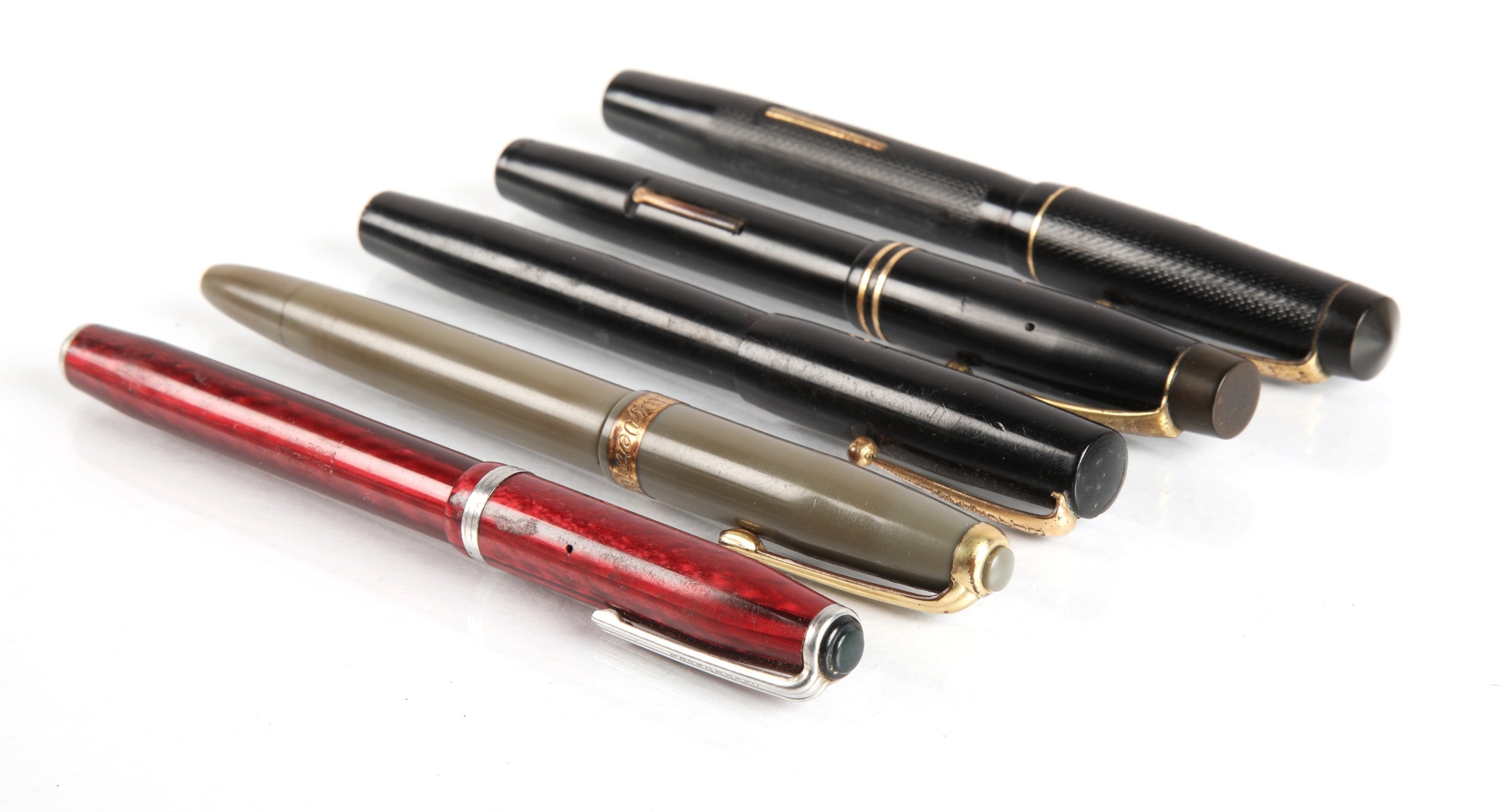 Five fountain pens, three with 14K gold nibs (5)