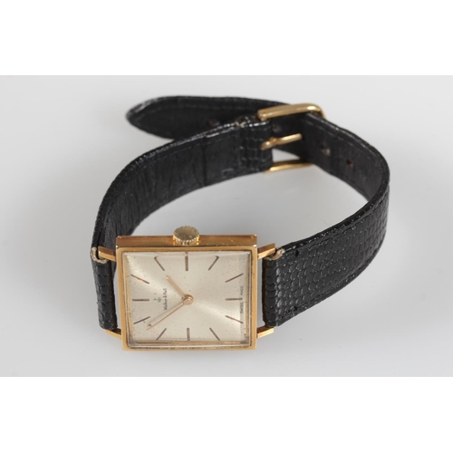 199 - 18ct yellow gents square faced wristwatch, the champagne coloured dial with baton marker chapter rin... 