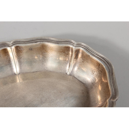 24 - Geo VI silver lobed shaped dish with wavy edged rim, Viner's Ltd (Emile Viner), Sheffield, 1945, 278... 