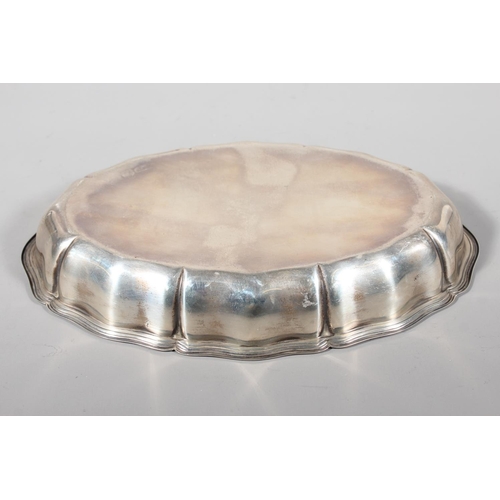 24 - Geo VI silver lobed shaped dish with wavy edged rim, Viner's Ltd (Emile Viner), Sheffield, 1945, 278... 