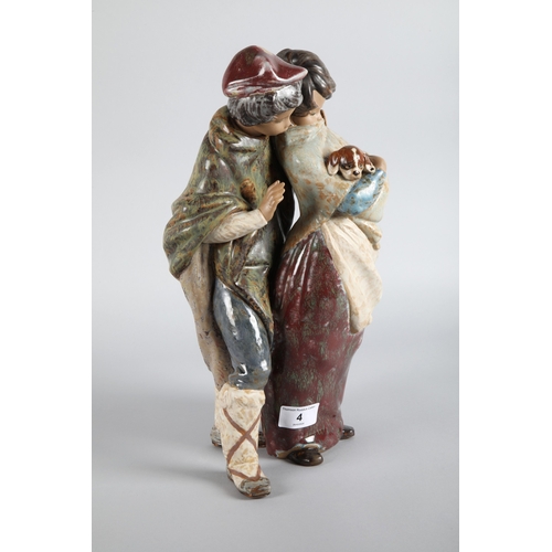 4 - Lladro couple figure 'Facing the Wind' 1279 , 35cm h.