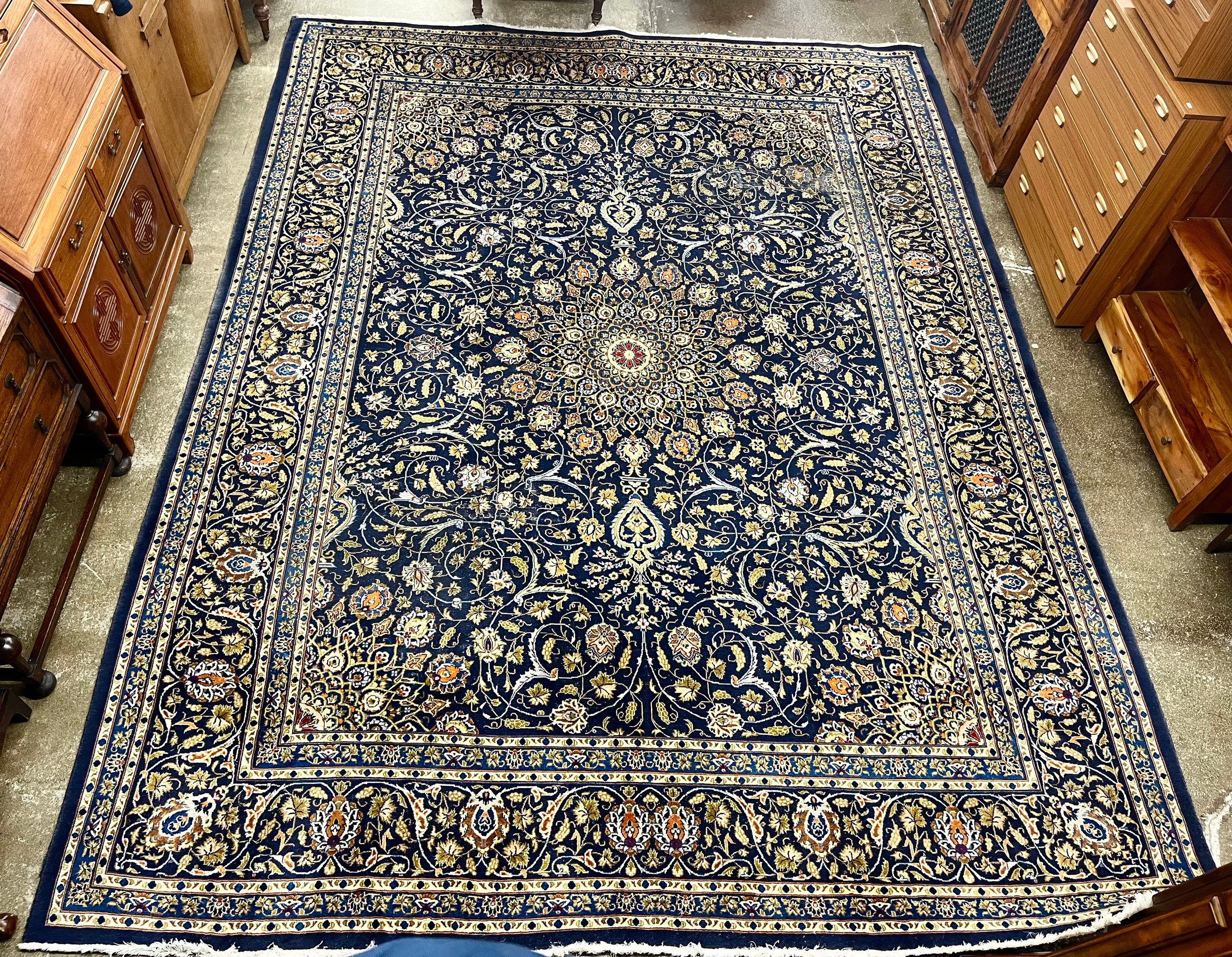 Blue ground Patterned carpet, 4m x 3m