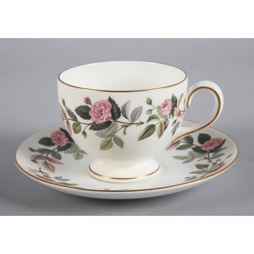 21 - Wedgwood tea service 'Hathaway Rose' pattern