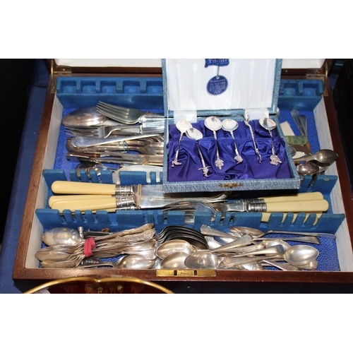 109 - Cutlery box containing silver-plated flatware.