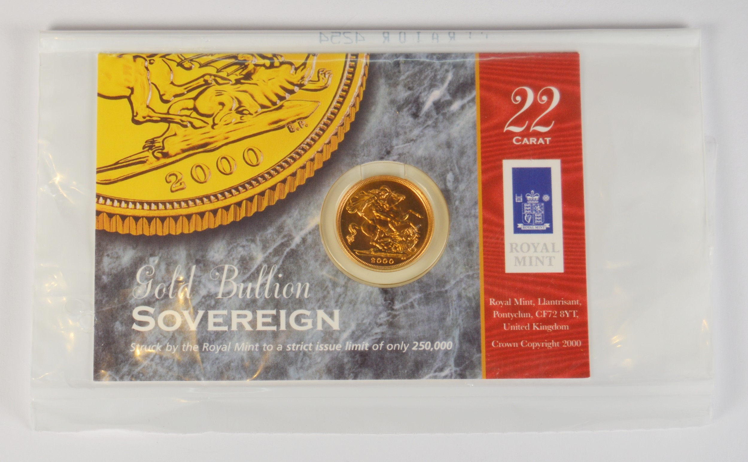 Elizabeth II gold sovereign, 2000, gold bullion sovereign on Royal Mint ...