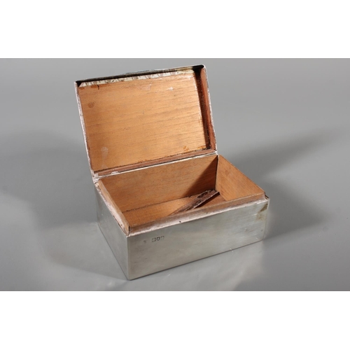 47 - Geo V silver cigarette box with wood lined interior, Munsey & Co (David Munsey), Sheffield, 1911... 