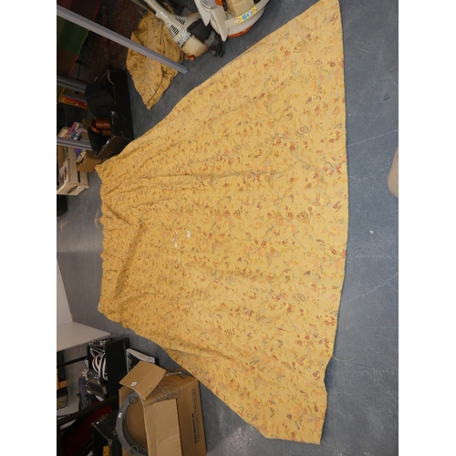 60 - &nbsp;Pair of floral curtains....