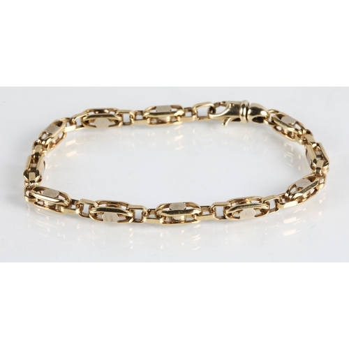 73 - 9ct gold chain bracelet, 15.4g