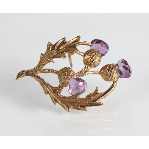 91 - 9ct gold thistle brooch, 5g