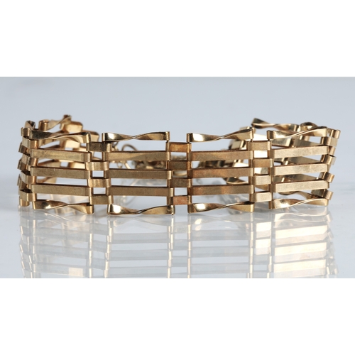 66 - 9ct gold gate link bracelet, 10.5g