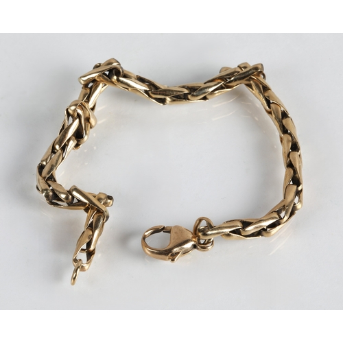 88 - 9ct gold bracelet, 8.5g
