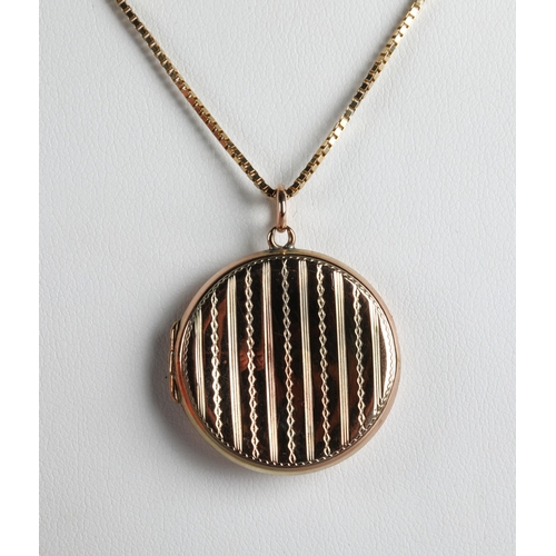 102 - 9ct gold locket on 9ct chain, 6.6g