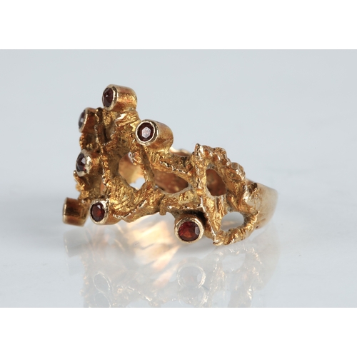 111 - Mid Century style 9ct gold ring set with garnets, ring size L, 4g