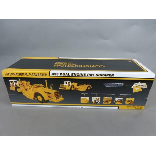 1002 - First Gear Inc of Iowa USA (made in China), 70-0180 1:25 scale diecast metal replica 'Construction P... 