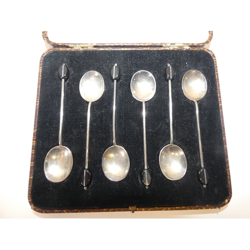 139 - Set of six silver bean top coffee spoons in fitted case.