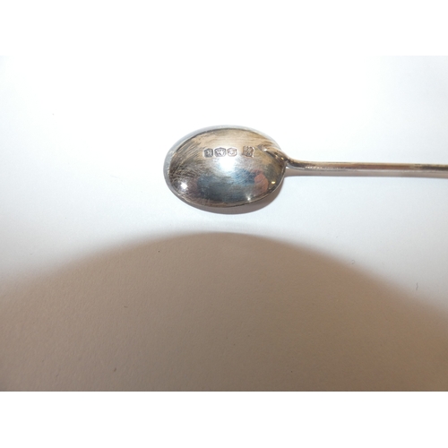 139 - Set of six silver bean top coffee spoons in fitted case.