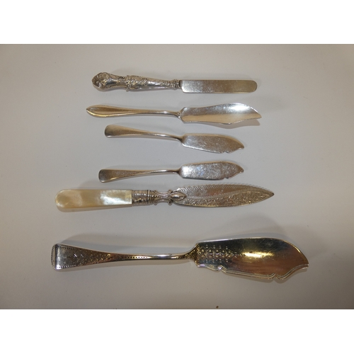 141 - Four Victorian and later silver butter knifes to include examples by William Davenport 1898, George ... 