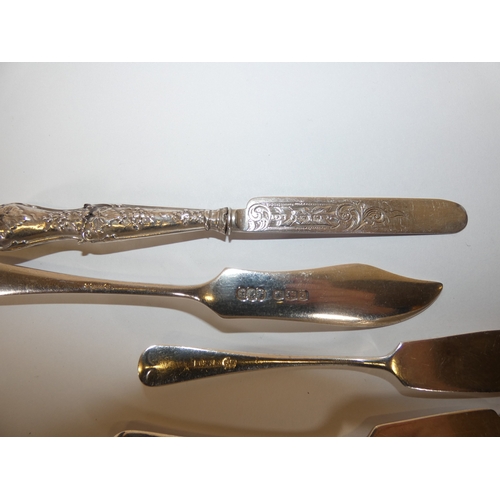141 - Four Victorian and later silver butter knifes to include examples by William Davenport 1898, George ... 