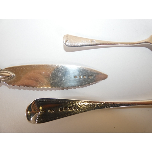 141 - Four Victorian and later silver butter knifes to include examples by William Davenport 1898, George ... 