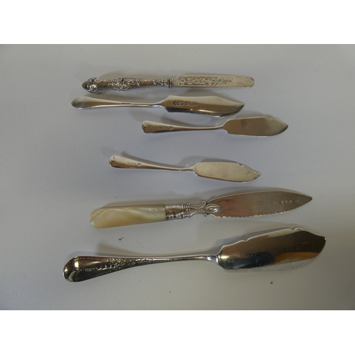141 - Four Victorian and later silver butter knifes to include examples by William Davenport 1898, George ... 