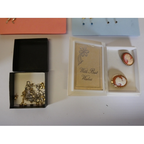 153 - Box of costume jewellery to include boxed brooches, pendants on chains, and pairs of earrings.&nbsp;