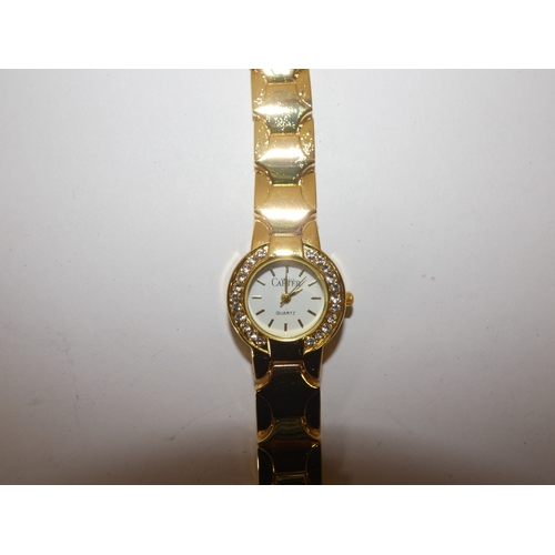 153 - Box of costume jewellery to include boxed brooches, pendants on chains, and pairs of earrings.&nbsp;