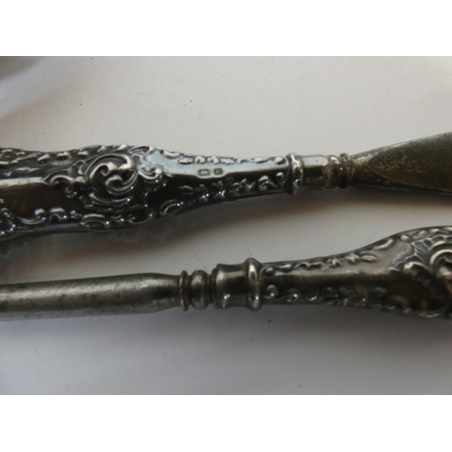 163 - Collection of curios and collectables to include a compact, badges, brooches, button hook and shoe h... 