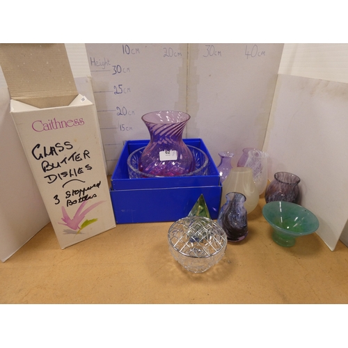 62 - Group of art glass spill vases to include Caithness, larger Caithness flash cut vase, crystal bowl e... 