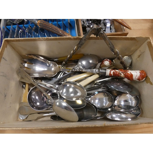 65 - Collection of boxed and loose cutlery to include a horn handled three piece carving set by Thomas Tu... 