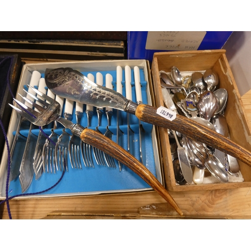 65 - Collection of boxed and loose cutlery to include a horn handled three piece carving set by Thomas Tu... 