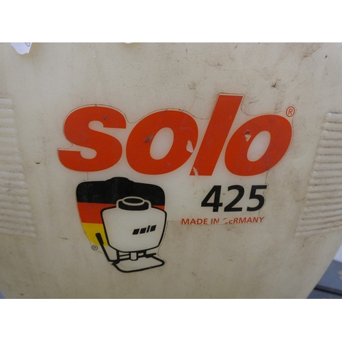 68 - Solo 425 backpack sprayer.