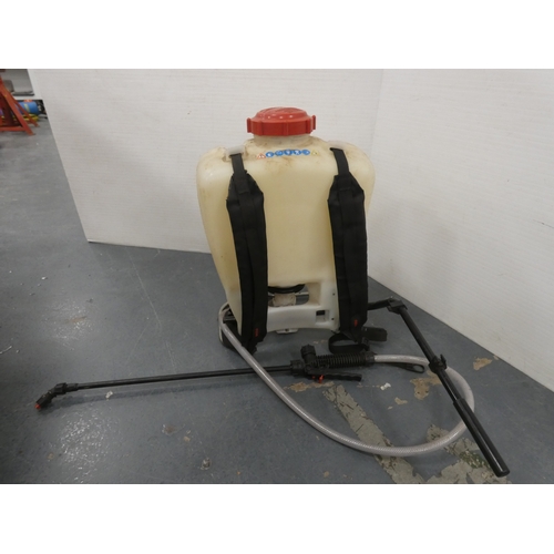 68 - Solo 425 backpack sprayer.
