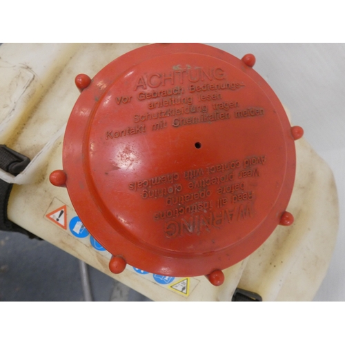 68 - Solo 425 backpack sprayer.