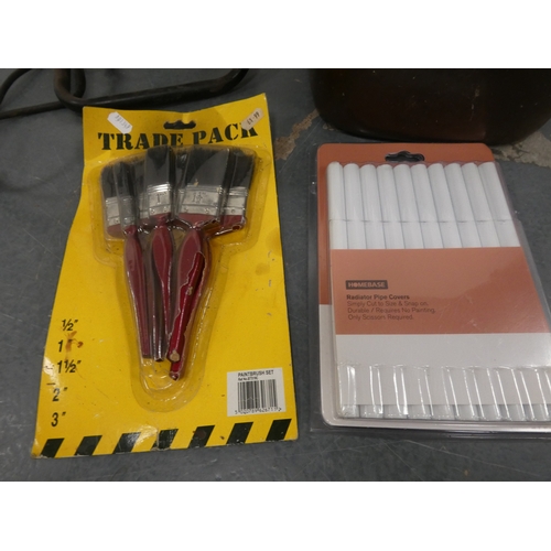 70 - Halogen work light by Draper and tools and accessories.