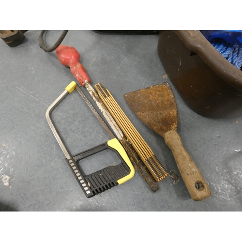 70 - Halogen work light by Draper and tools and accessories.