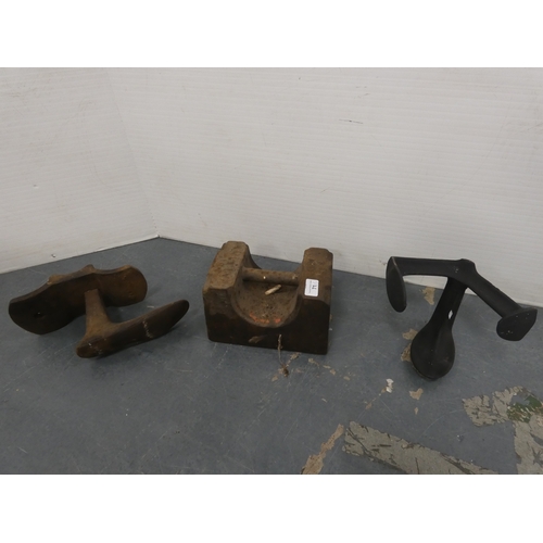 71 - Vintage 56lb cast iron weight and shoe lasts. (3)