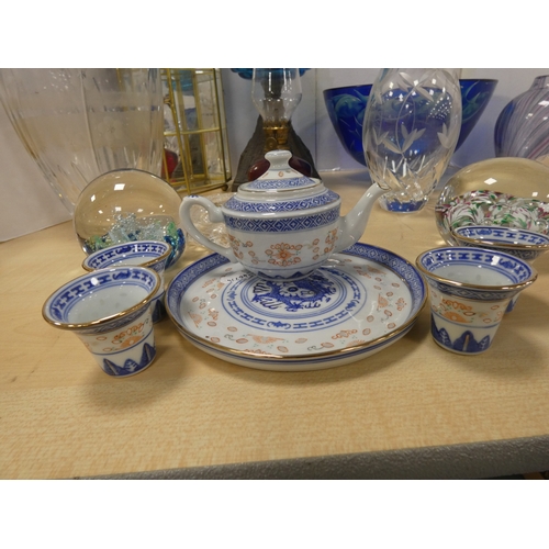 76 - Group of art glass to include a blue glass fish decorated bowl, vase, paperweights to include Selkir... 