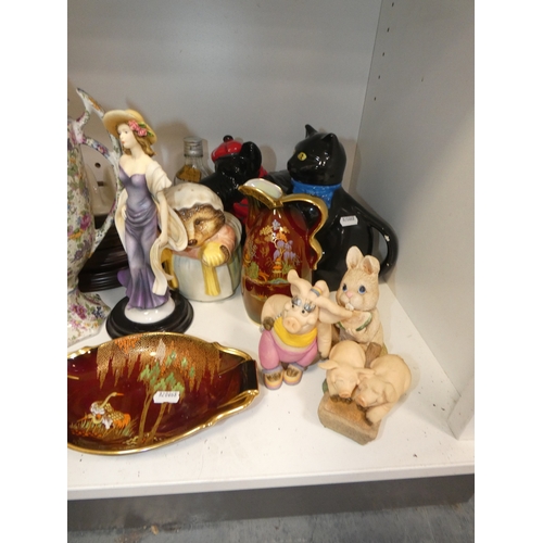 99 - Shelf lot of ceramics to include Carlton Ware Rouge Royale dish, chintz vase with cover, Haig whisky... 