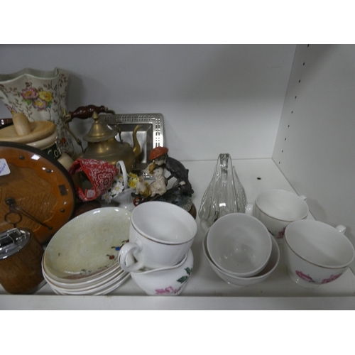 112 - China, sundries, glass to include an Aynsley vase, dressing table items, fire grate, Hornsea storage... 