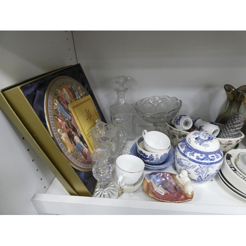 112 - China, sundries, glass to include an Aynsley vase, dressing table items, fire grate, Hornsea storage... 
