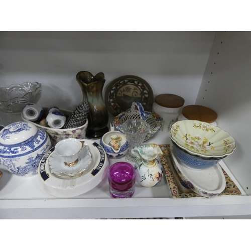 112 - China, sundries, glass to include an Aynsley vase, dressing table items, fire grate, Hornsea storage... 